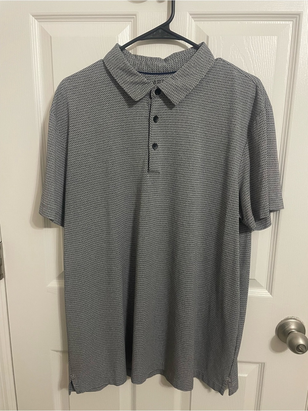 Apt 9 men’s shirt